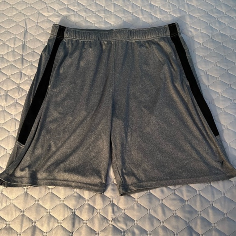 Old Navy Active Gray Athletic Shorts XL Tall